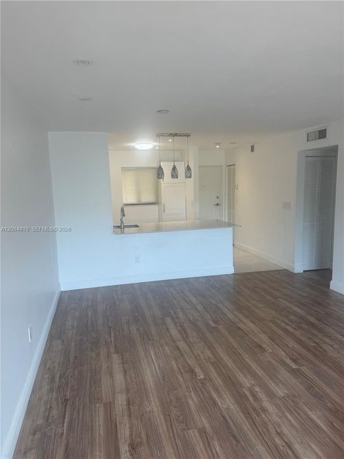 i-306-7810 Camino Real, Miami, FL, 33143-6860 | Card Image