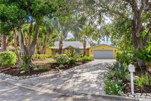 5215 Cape Leyte Dr, SARASOTA, FL, 34242-1805 | Card Image