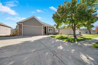 957 Nw Birch Court, House other with 4 bedrooms, 3 bathrooms and null parking in Grain Valley MO | Image 2