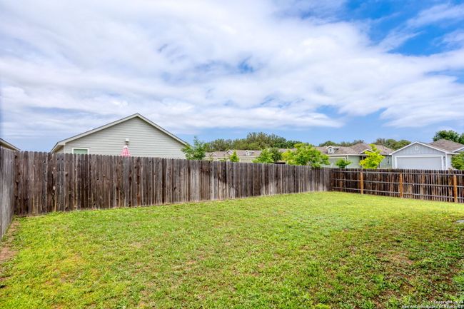 8947 Lamus Wheel, House other with 3 bedrooms, 2 bathrooms and null parking in San Antonio TX | Image 16