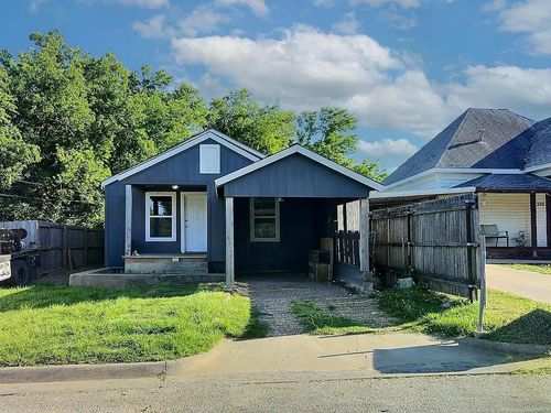 330 E Thompson St, Jacksboro, TX, 76458-1816 | Card Image