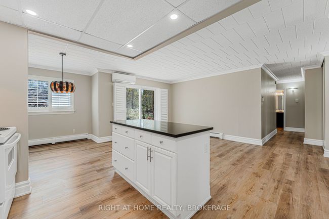 102 - 20 John St, Condo with 2 bedrooms, 1 bathrooms and 3 parking in Grimsby ON | Image 12