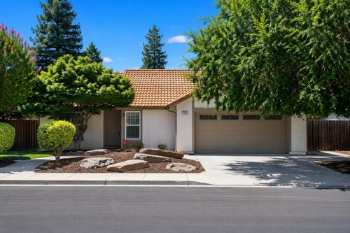 2566 Menlo Ave, Clovis, CA, 93611-5330 | Card Image