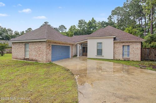 73636 Diamondhead Dr N, Diamondhead, MS, 39525-3944 | Card Image