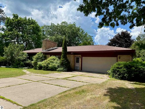 321 N Front, Lake City, MI, 49651-9307 | Card Image