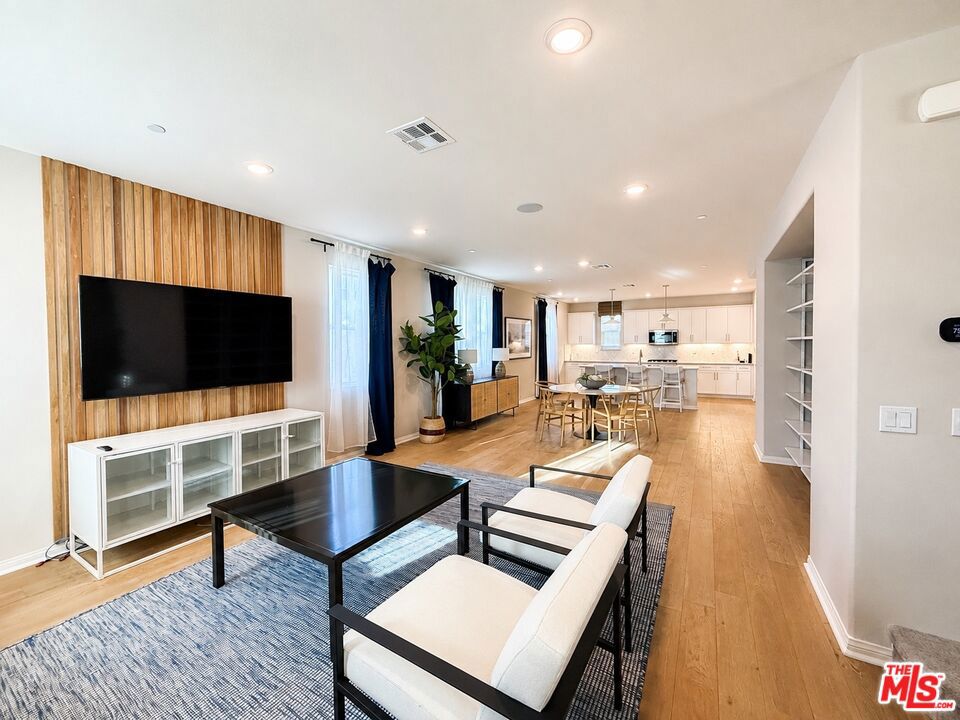 Residential Lease in Inglewood 2
