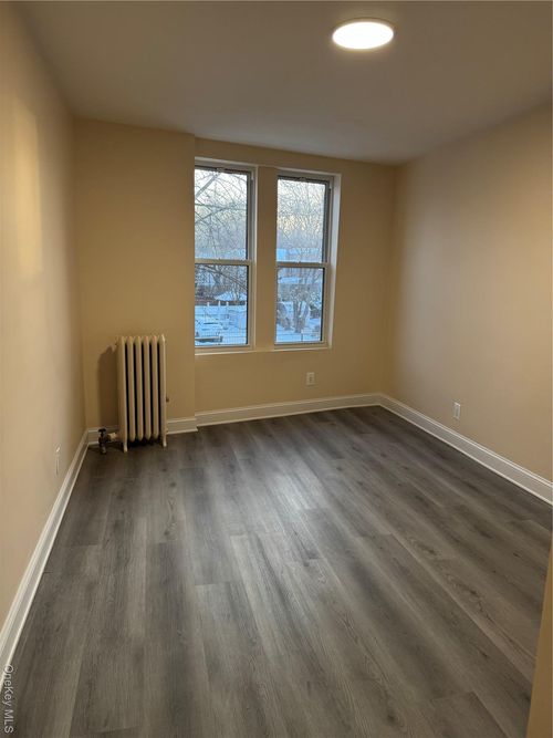 1-10617 Metropolitan Ave, Forest Hills, NY, 11375-6739 | Card Image