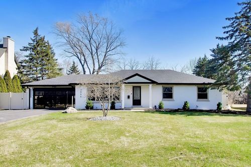 2055 Walnut Cir, Northbrook, IL, 60062-1226 | Card Image