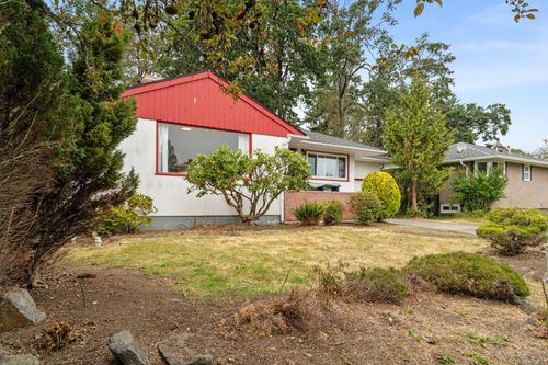 3352 Henderson Rd, Oak Bay, BC, V8P5A7 | Card Image
