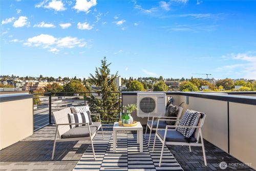 6546 B Latona Avenue Ne, Seattle, WA, 98115 | Card Image