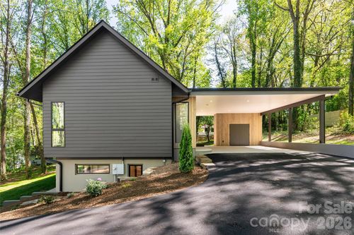 137 English Dr, Candler, NC, 28715-1220 | Card Image