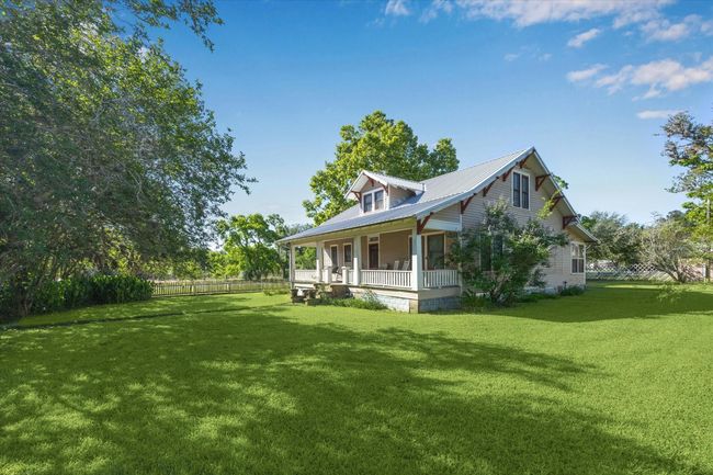 10753 Track Rd E, House other with 3 bedrooms, 4 bathrooms and null parking in Cat Spring TX | Image 4