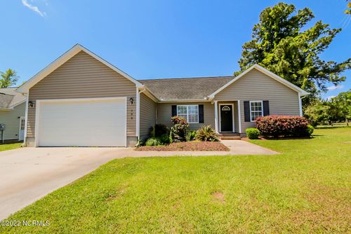 102 S Park Ln, Newport, NC, 28570-8152 | Card Image