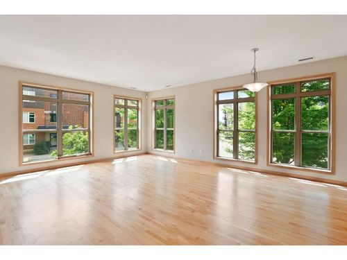 731 Victoria St S, Saint Paul, MN, 55102-4203 | Card Image