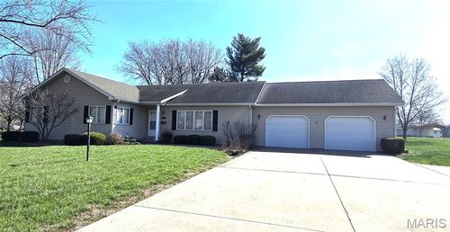 1 Westwood Dr, Hillsboro, IL, 62049-1057 | Card Image