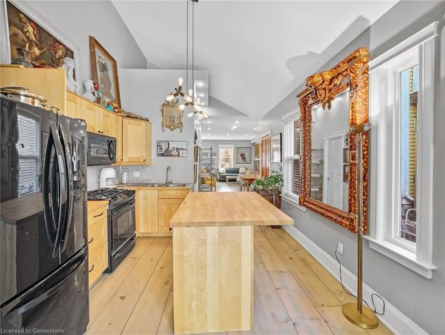 80 Ferrie St W, House other with 2 bedrooms, 2 bathrooms and 1 parking in Hamilton ON | Image 14