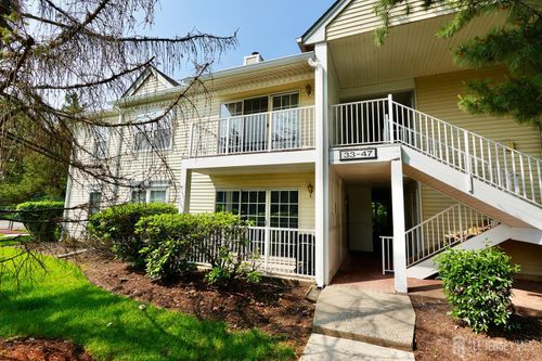 33 Rachel Ct, Franklin Park, NJ, 08823-1542 | Card Image