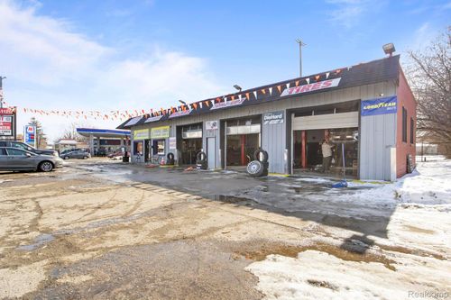 3860 Davison Rd, Flint, MI, 48506-4208 | Card Image