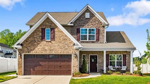 7377 Deerhurst Ln, Kernersville, NC, 27284-6861 | Card Image