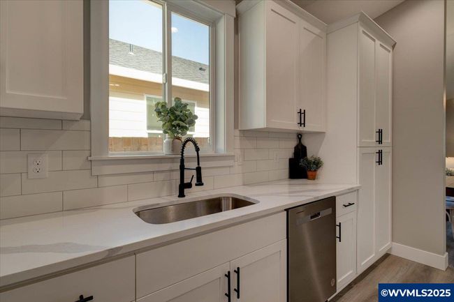 1055 Sassafras St, House other with 4 bedrooms, 2 bathrooms and null parking in Independence OR | Image 15