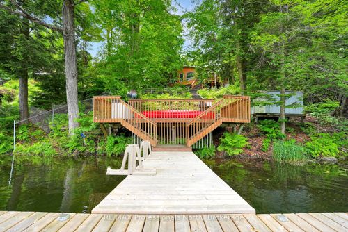 1039 Mink Rd, Haliburton, ON, K0M1S0 | Card Image