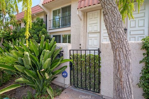 6246 Shoup Ave, Woodland Hills, CA, 91367-1850 | Card Image