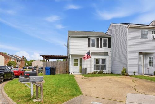 3525 Woodburne Dr, Virginia Beach, VA, 23452-4832 | Card Image