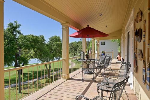 52 Club Estates Pkwy, The Hills, TX, 78738-1429 | Card Image