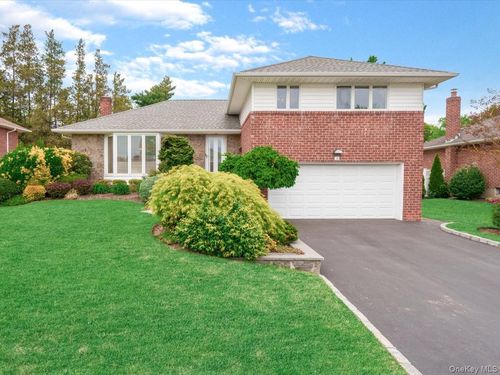 16 Hillvale Rd, Syosset, NY, 11791-6903 | Card Image