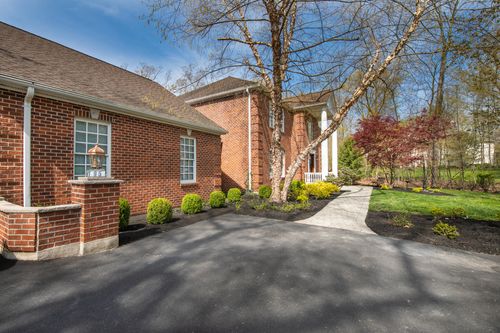 195 Great Bear Way Rd, East Stroudsburg, PA, 18302-9090 | Card Image