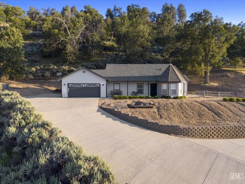 23300 Calico Court, Tehachapi, CA, 93561 | Card Image