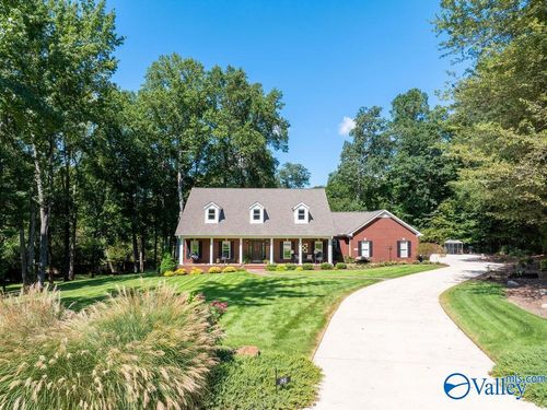 121 Southern Oaks Dr, Huntsville, AL, 35811-8416 | Card Image