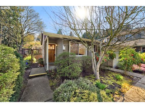 137 Se 73rd Ave, Portland, OR, 97215-1438 | Card Image