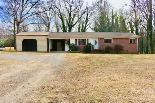 2280 19th Ave Ne, Hickory, NC, 28601-7988 | Card Image