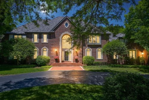 2146 W Columbia Drive, Mequon, WI, 53092 | Card Image