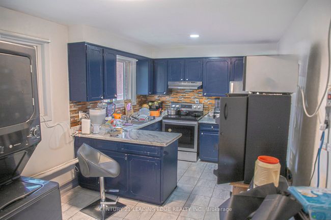 7 Futura Dr, House attached with 6 bedrooms, 2 bathrooms and 4 parking in North York ON | Image 7