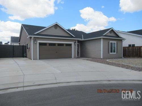 9029 Brook Shadow Way, Shafter, CA, 93263-3171 | Card Image