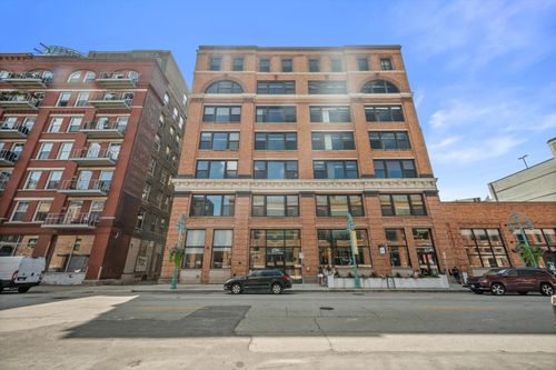 239 E Chicago St, MILWAUKEE, WI, 53202-5924 | Card Image