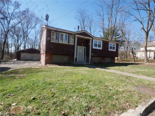 190 10th St, Campbell, OH, 44405-1670 | Card Image