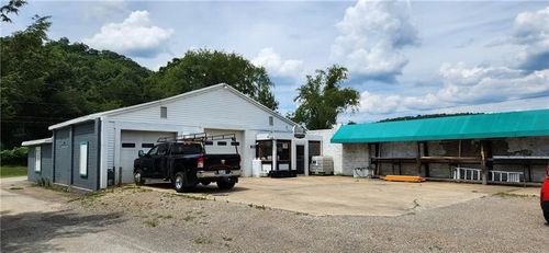 820 Franklin St, Clymer, PA, 15728-1186 | Card Image