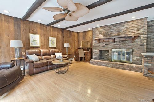 72 Mahogany Rd, Rocky Point, NY, 11778-9310 | Card Image