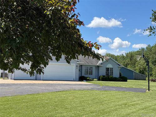 3334 E Freeland Rd, Freeland, MI, 48623-9416 | Card Image