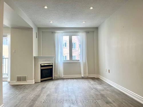 834-75 Weldrick Rd E, Richmond Hill, ON, L4C0H9 | Card Image
