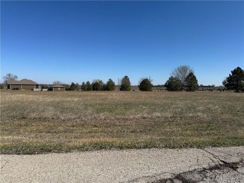 12 Links Dr, Garnett, KS, 66032-1756 | Card Image