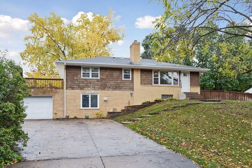 1102 Carlton Dr, Arden Hills, MN, 55112-3707 | Card Image