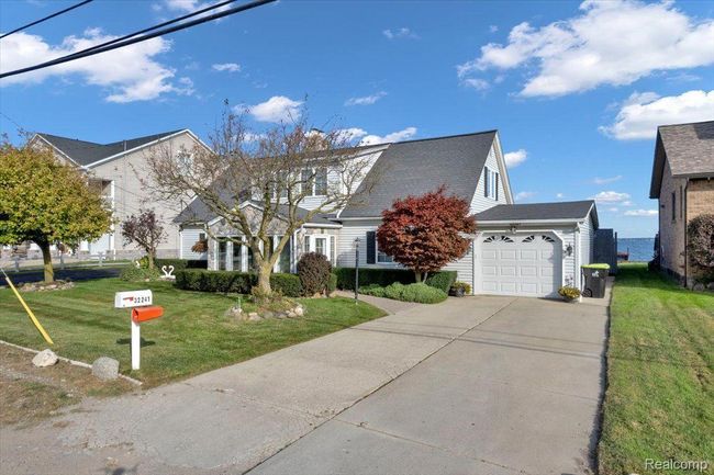 32241 N River Rd, House other with 3 bedrooms, 2 bathrooms and null parking in Harrison Twp MI | Image 69