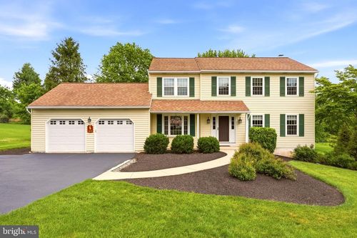 815 Hawthorne St, Downingtown, PA, 19335-1694 | Card Image