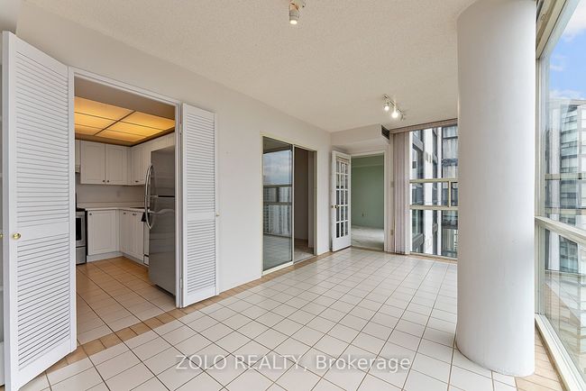 911 - 40 Harding Blvd, Condo with 3 bedrooms, 2 bathrooms and 1 parking in Richmond Hill ON | Image 5