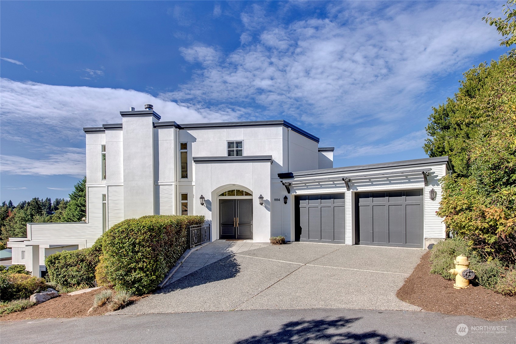 91st Ln, Kirkland, WA 98033