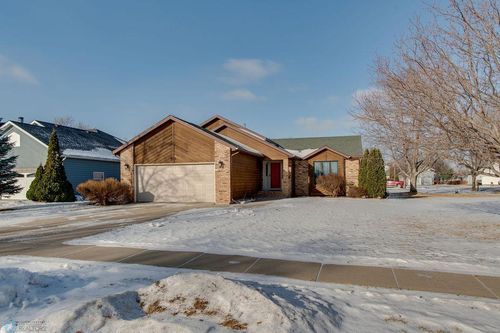 910 Sommerset Drive, Fargo, ND, 58078 | Card Image